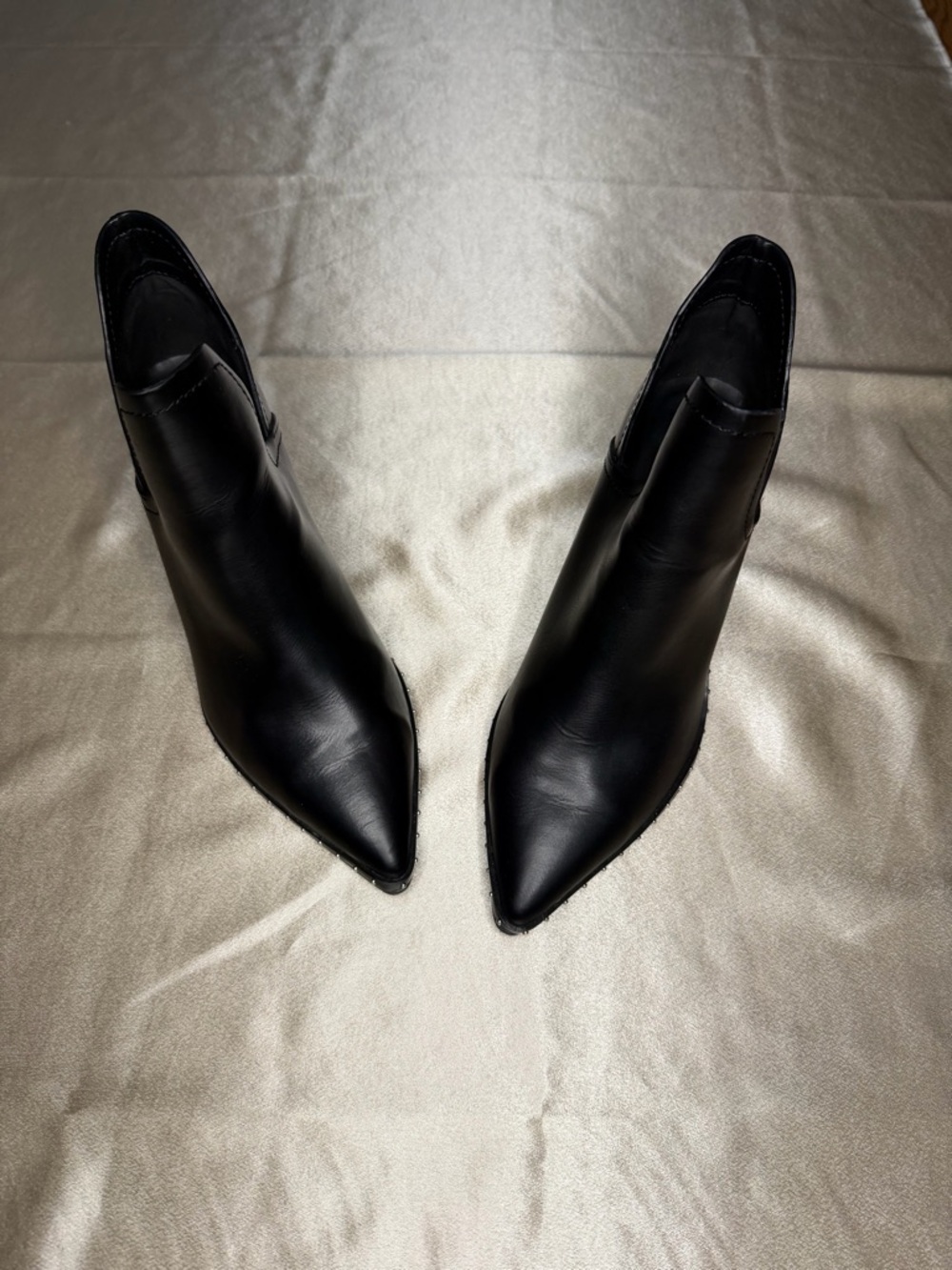 SheIn Black Pointed Toe Cutout Studded Trim Chunky Heel Ankle Boots Size 8